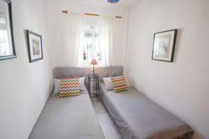 Posezení v ubytování Apartamento la vista, Frigiliana 2 bedroom apartment with amazing views, pool and free private parking HansOnHoliday Rentals