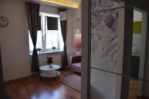 Posteľ alebo postele v izbe v ubytovaní Be my Guest - Krucza Elegant Apartment - Rondo de Gaulle'a Center of Warsaw Metro Wi-Fi