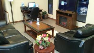 TV a/nebo společenská místnost v ubytování Travelodge by Wyndham Enid