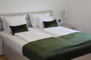 Posteľ alebo postele v izbe v ubytovaní Apartmani BILIC + 37 fotografií