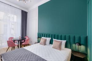 Łóżko lub łóżka w pokoju w obiekcie Wawel Boutique Residence - Krakow Old Town