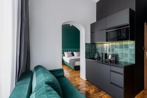 Kuchnia lub aneks kuchenny w obiekcie Wawel Boutique Residence - Krakow Old Town
