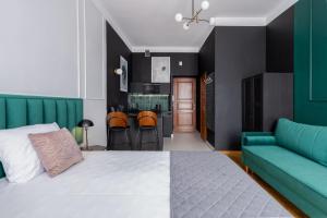 Łóżko lub łóżka w pokoju w obiekcie Wawel Boutique Residence - Krakow Old Town