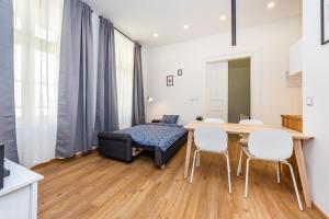 Posteľ alebo postele v izbe v ubytovaní Pat & Mat Apartment