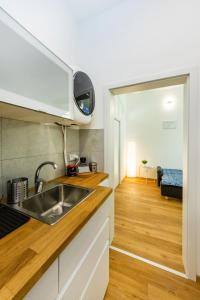 Kuchyňa alebo kuchynka v ubytovaní Pat & Mat Apartment