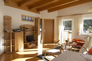 a living room with a couch and a table at Appartements Erhol dich gut in Leutasch