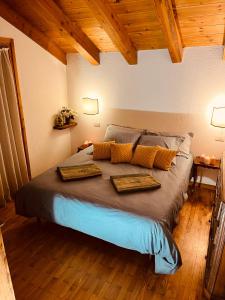 a large bed in a room with wooden ceilings at Chalet Blanc "Coeur Sapin" in Courmayeur