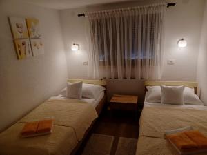 Postel nebo postele na pokoji v ubytování Apartman Šoljac