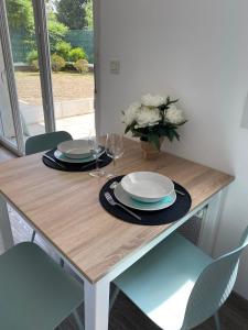Zdjęcie z galerii obiektu Appartement terrasse bord de Mer St Marc sur Mer w mieście Saint-Nazaire