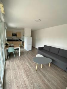 Zdjęcie z galerii obiektu Appartement terrasse bord de Mer St Marc sur Mer w mieście Saint-Nazaire