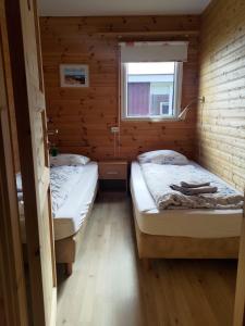 Postel nebo postele na pokoji v ubytování Rauðsdalur