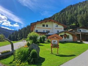 Üldine mäevaade või majutusasutusest VALRUNZHOF direkt am SEILBAHNCENTER pildistatud vaade