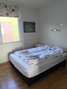Postel nebo postele na pokoji v ubytování Rauðsdalur