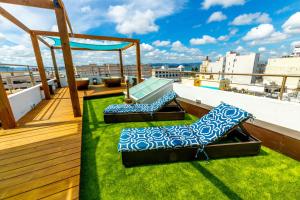 a balcony with two chairs and a swing at CasaBlanca Hotel in San Juan