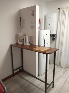 a wooden table in a room with a refrigerator at Loft Salto Chico in Concordia