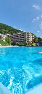 Bazén v ubytování Holiday Suite 304 Residenza Lago di Lugano nebo v jeho okolí