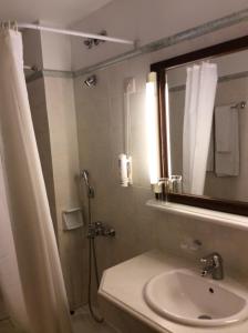 Ванная комната в Anesis Hotel