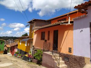 a row of colorful houses on a street at Casa da Mi Temporada - Tiny House in Lençóis