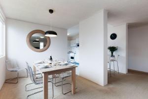 Fotografie z fotogalerie ubytování Columbia, 3 12 Columbia Close - large unit with fantastic water views and wifi v destinaci Nelson Bay