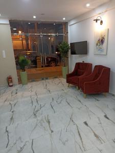 Un lugar para sentarse en MJI GROUP 37 fotos más