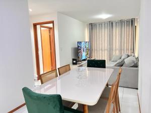 Sjónvarps- og/eða afþreyingartæki á Apartamentos 250m da Orla -Edifício Nugali- Castelo B Temporada