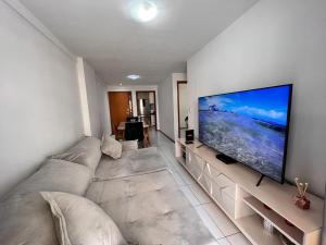 Sjónvarps- og/eða afþreyingartæki á Apartamentos 250m da Orla -Edifício Nugali- Castelo B Temporada