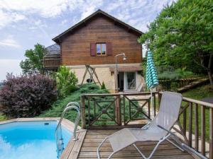 a deck with a chair and a swimming pool at Charmante maison avec piscine privée, climatisation, WiFi et parking - FR-1-616-166 in Montagnac-dʼAuberoche
