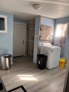 a laundry room with a washer and dryer in it at Guest House in Winnipeg