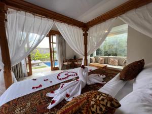 Postel nebo postele na pokoji v ubytování Danakha Villa Ubud