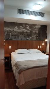 Giường trong phòng chung tại Flat em Hotel na Bela Cintra próximo à Paulista e Consolação
