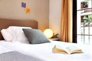 Posteľ alebo postele v izbe v ubytovaní Feelathome Center Apartments