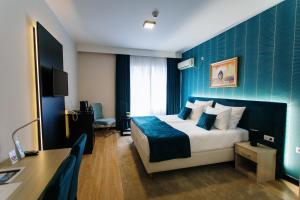Postel nebo postele na pokoji v ubytování Hotel Srem + 37 fotografií