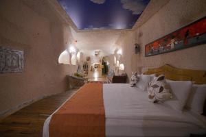 a bedroom with a large bed in a room at Karlık Cave Suite Cappadocia in Uçhisar