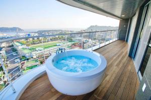 Galeriebild der Unterkunft Hotel bridge Seogwipo in Seogwipo