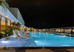 Πισίνα στο ή κοντά στο LUX CONDOTEL - The Song Vung Tau