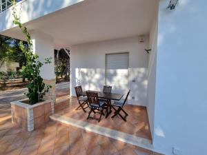 Patio nebo venkovní prostory v ubytování Villa Edoardo con pineta a 250 metri dal mare