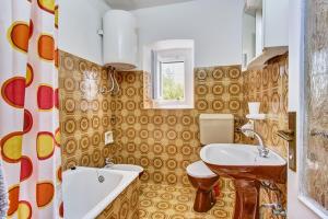 Kúpeľňa v ubytovaní Holiday Home Lina Cipollina + 37 fotografií