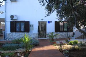 Fotografia z galérie ubytovania Apartments by the sea Rukavac, Vis - 8893 vo Vise + 36 fotografií