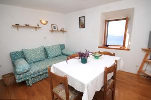 Fotografia z galérie ubytovania Apartments and rooms by the sea Komiza, Vis - 8910 v destinácii Komiža