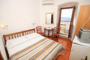Fotografia z galérie ubytovania Apartments and rooms by the sea Komiza, Vis - 8910 v destinácii Komiža