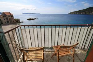 Fotografia z galérie ubytovania Apartments and rooms by the sea Komiza, Vis - 8910 v destinácii Komiža