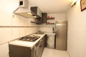 Kuchyň nebo kuchyňský kout v ubytování Apartments with parking spaces Rukavac, Vis - 8897