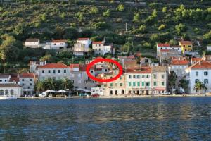 Fotografie z fotogalerie ubytování Apartments by the sea Vis - 8876 v destinaci Vis