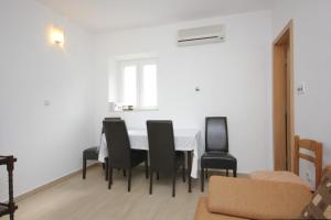 Fotografie z fotogalerie ubytování Apartments by the sea Vis - 8876 v destinaci Vis