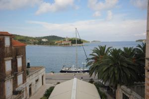 Fotografie z fotogalerie ubytování Apartments by the sea Vis - 8876 v destinaci Vis