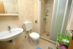 Kúpeľňa v ubytovaní Apartments by the sea Cavtat, Dubrovnik - 8966