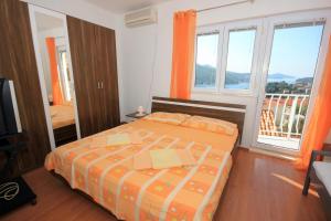 a bedroom with a bed and a large window at Rooms with a parking space Zaton Mali (Dubrovnik) - 9114 in Zaton