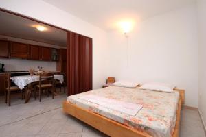 Krevet ili kreveti u jedinici u objektu Apartments by the sea Prigradica, Korcula - 9141