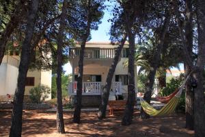 Κήπος έξω από το Apartments by the sea Sevid, Trogir - 9125 +11 φωτογραφίες