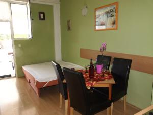 Posedenie v ubytovaní Apartments with parking spaces Makarska - 9129
